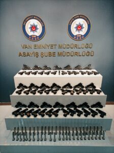 VAN (AA) – İpekyolu ilçesinde 60 kurusıkı tabanca ve 50
