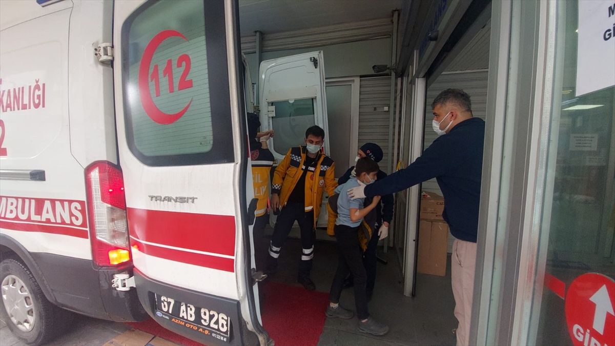 ZONGULDAK (AA) – Zonguldak'ın Ereğli ilçesinde 16 öğrenci, gıda zehirlenmesi