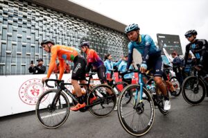 - Taksim'deki Atatürk Kültür Merkezi önünden startı verilen yarışa, 25