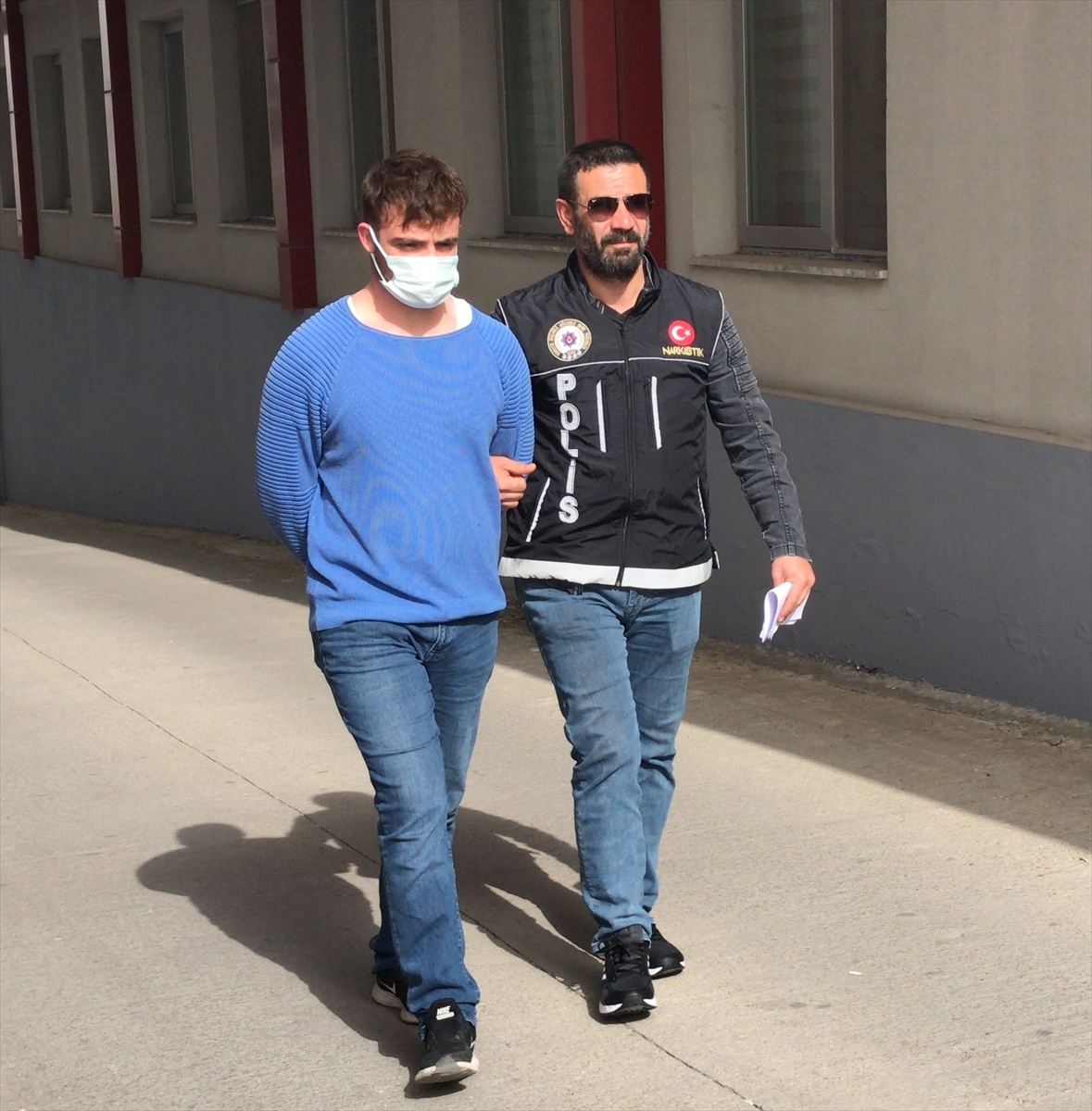 Adana'da evlerinde uyuşturucu bulunan iki zanlı tutuklandı