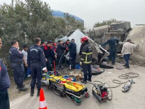 ADANA (AA) – Adana'da karşı şeride geçerek kamyonla çarpışan tankerin