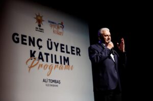 İSTANBUL (AA) – AK Parti Genel Başkanvekili Binali Yıldırım, gençlerin