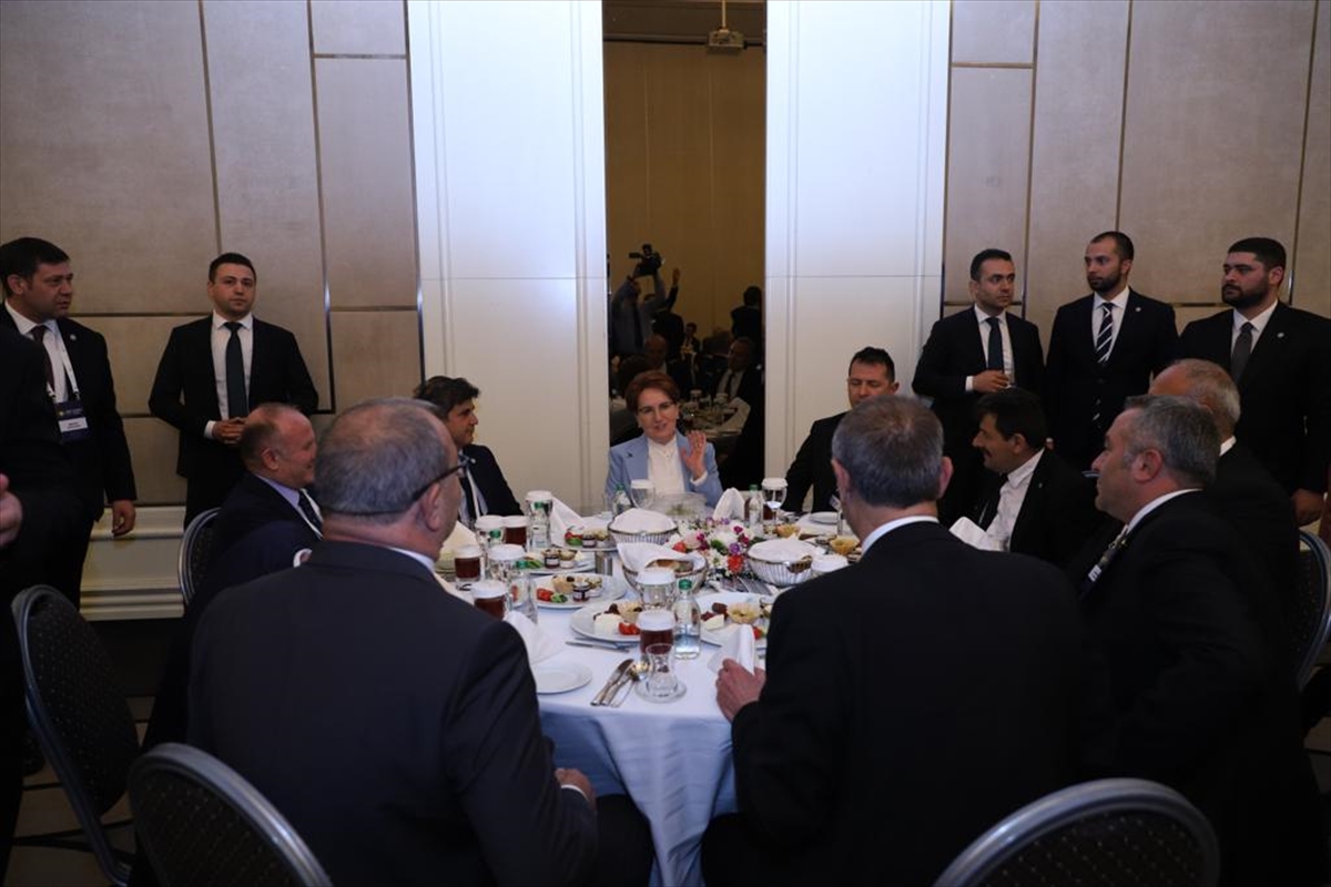 Akşener, partisinin il başkanları ve milletvekilleriyle iftarda bir araya geldi