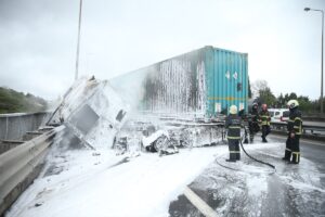 - Yaralı şoför hastaneye kaldırıldı