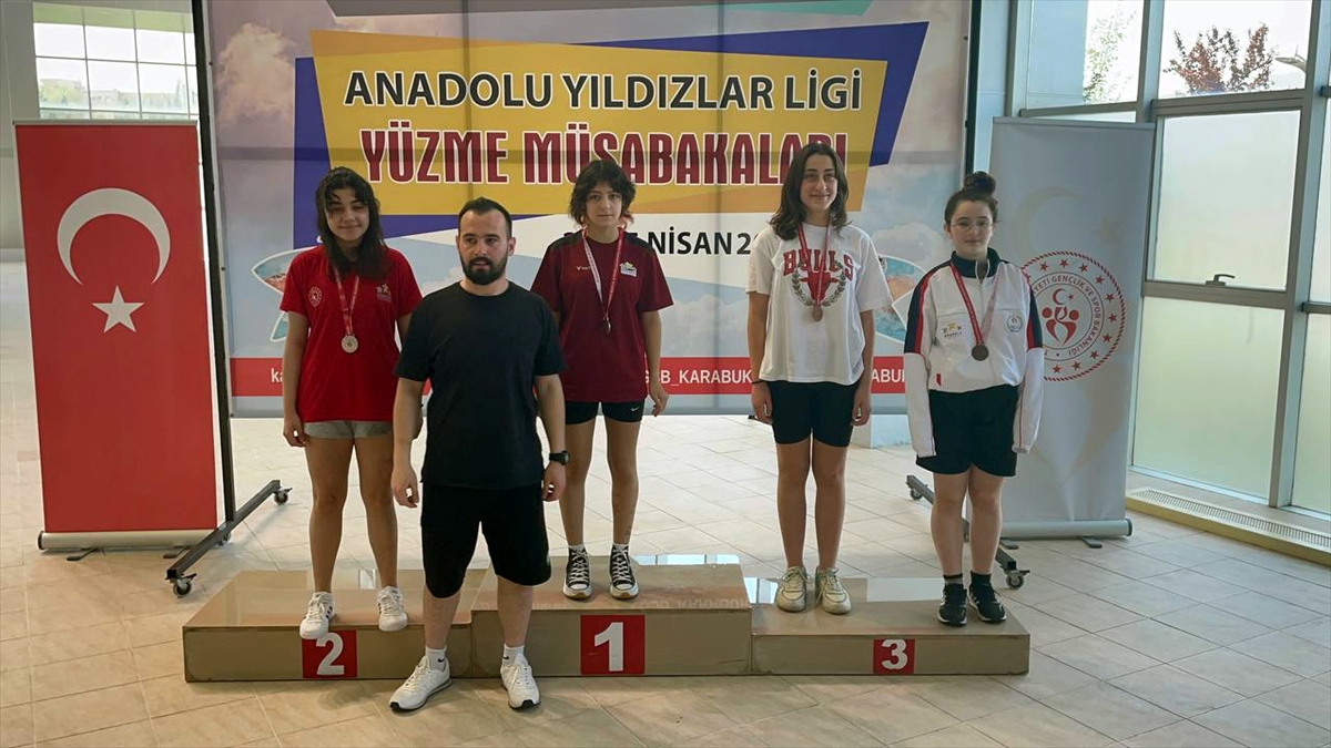 Anadolu Yıldızlar Ligi Yüzme Yarışları'nda yarı final müsabakaları sona erdi