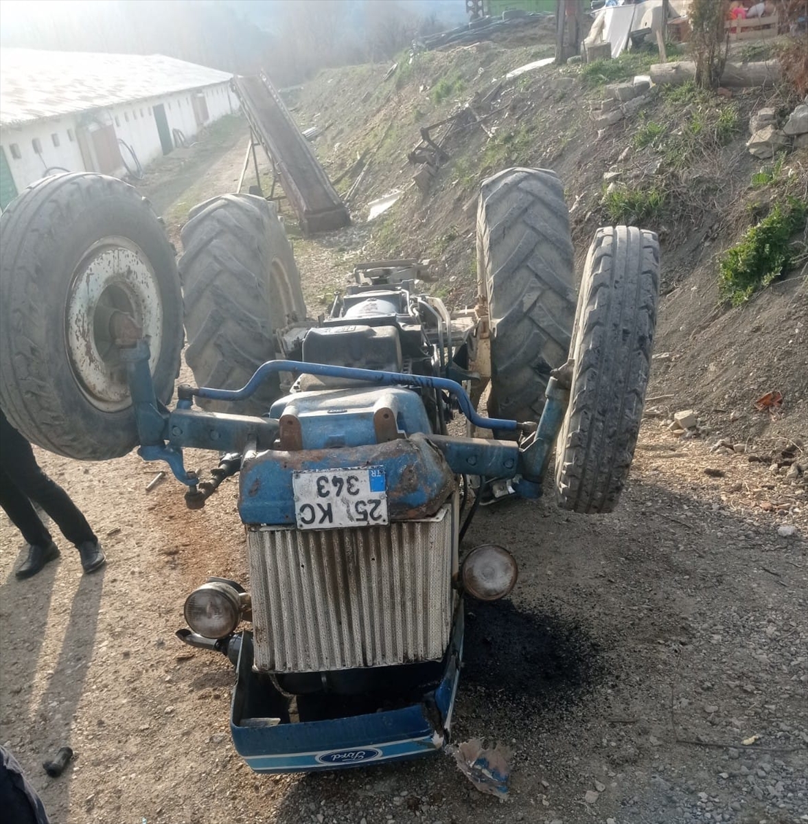Ankara'da devrilen traktörün altında kalan sürücü öldü
