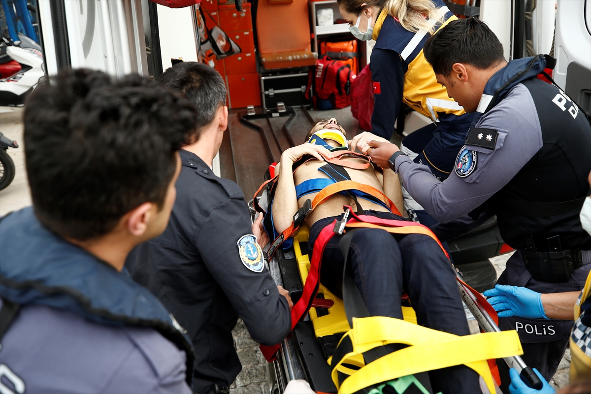 Antalya'da falezlerden denize düşen üniversite öğrencisi yaralandı