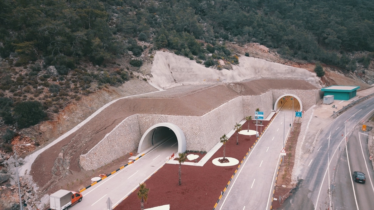 Antalya'nın ulaşımını rahatlatacak Phaselis Tüneli yarın açılacak