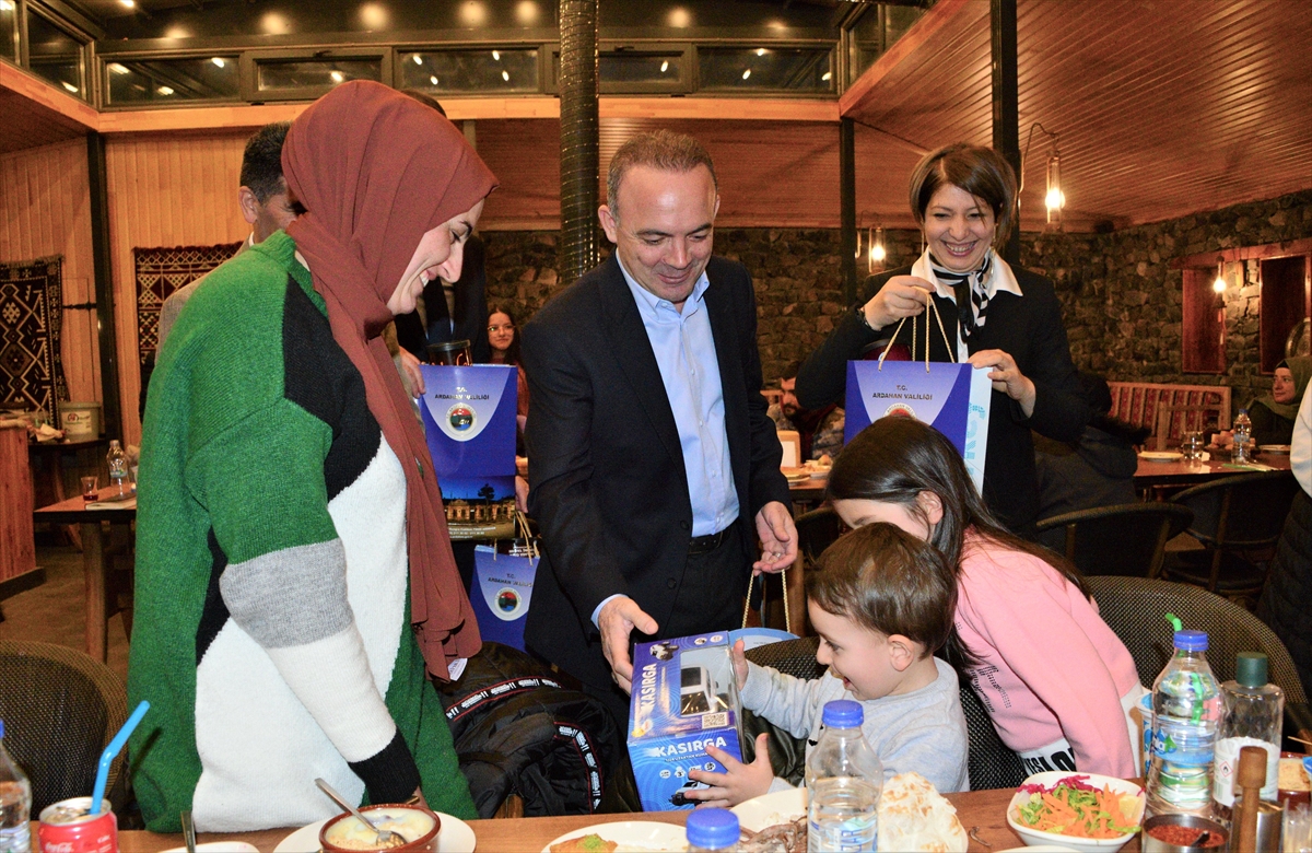 Ardahan'da “Dünya Yetimler Günü” dolayısıyla iftar verildi