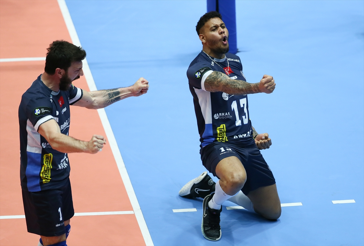 Voleybol: AXA Sigorta Efeler Ligi play-off 1-4'üncülük etabı