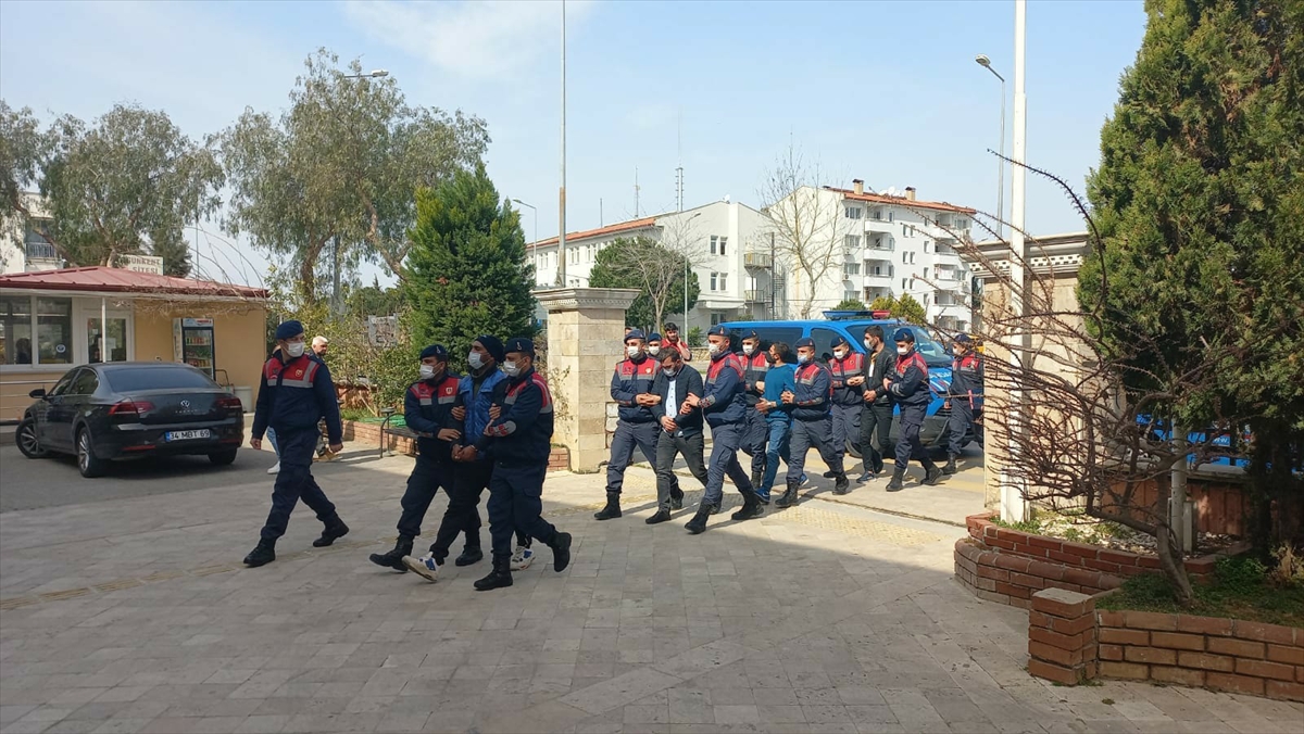 Aydın'da kaçak geçişe aracılık ettikleri iddiasıyla 3 şüpheli tutuklandı