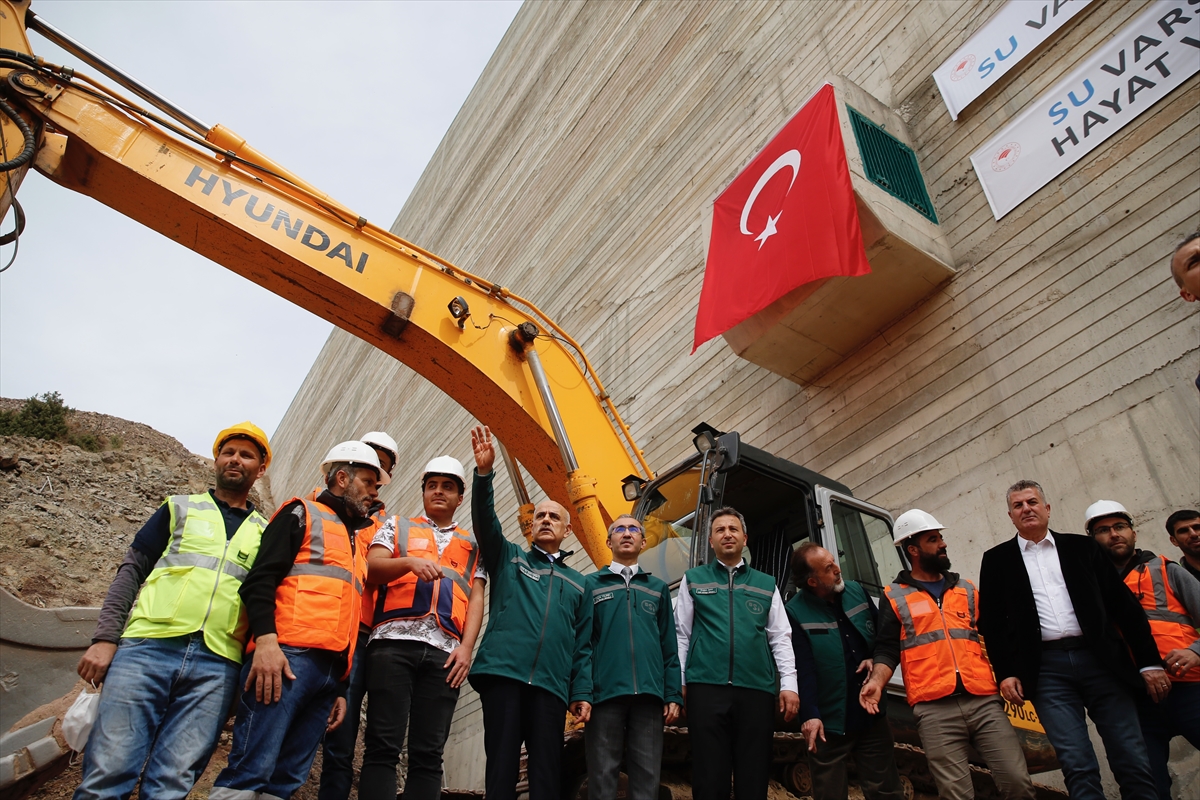 Bakan Kirişci, AK Parti Eskişehir İl Başkanlığını ziyaret etti