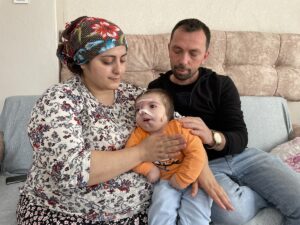 BARTIN (AA) – Bartın'da doğuştan dili damağına yapışık olması nedeniyle