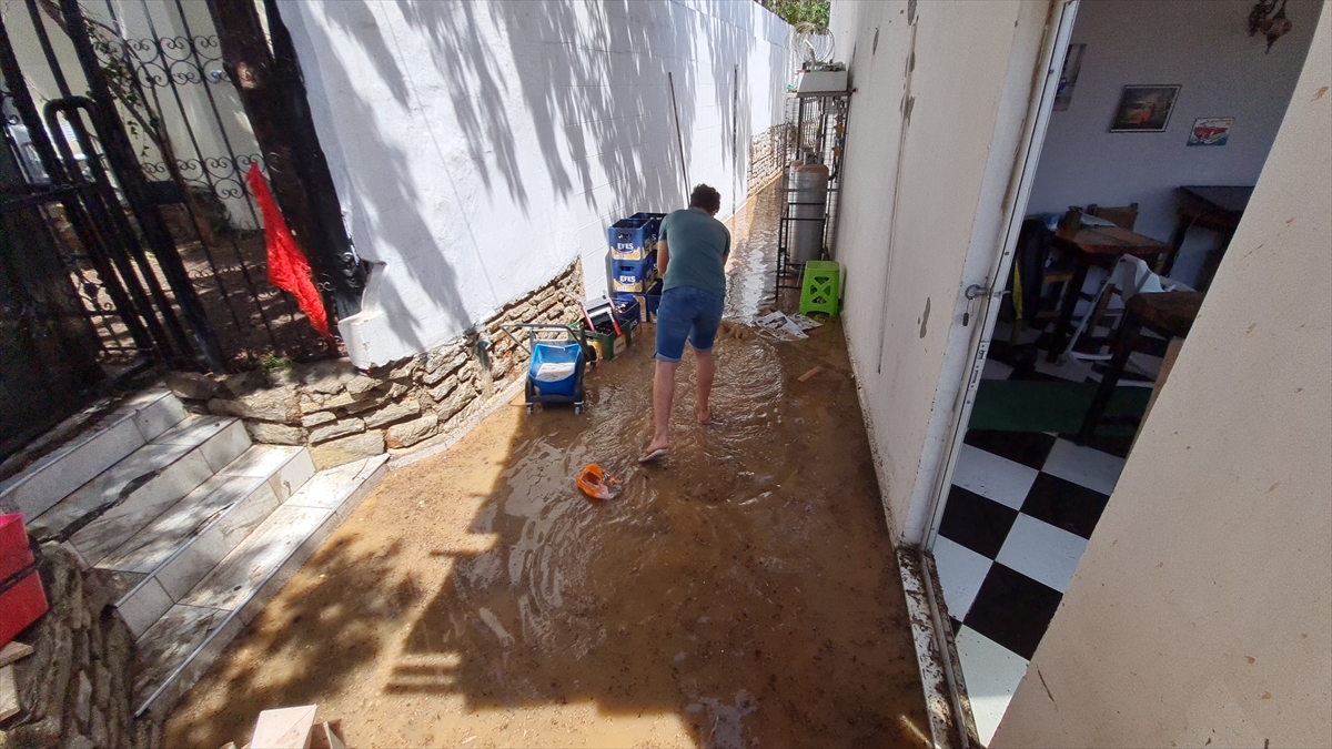 Bodrum'da içme suyu isale hattı patladı