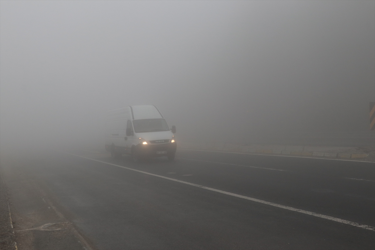 Bolu Dağı'nda yoğun sis ulaşımı olumsuz etkiliyor