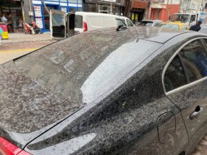 BOLU (AA) – Bolu'da toz taşınması nedeniyle yağmurla birlikte çamur