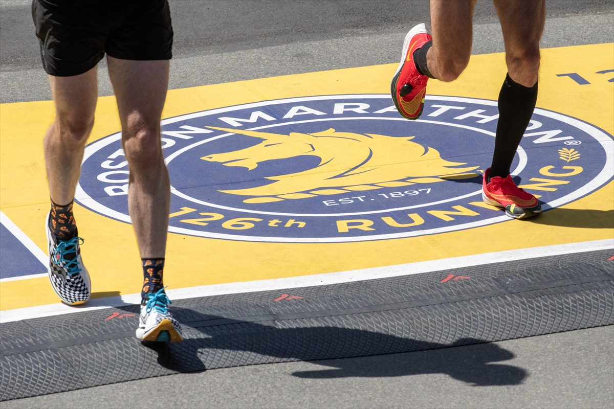 Boston Maratonu'nda ipi Kenyalı atletler göğüsledi