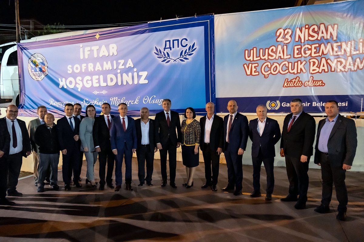 Bulgaristan Hak ve Özgürlükler Partisi Genel Başkanı Karadayı, İzmir'de iftara katıldı