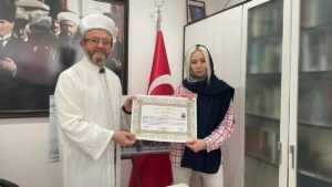 BURSA (AA) – Bursa'nın İznik ilçesinde ezan sesinden etkilenen Ukraynalı