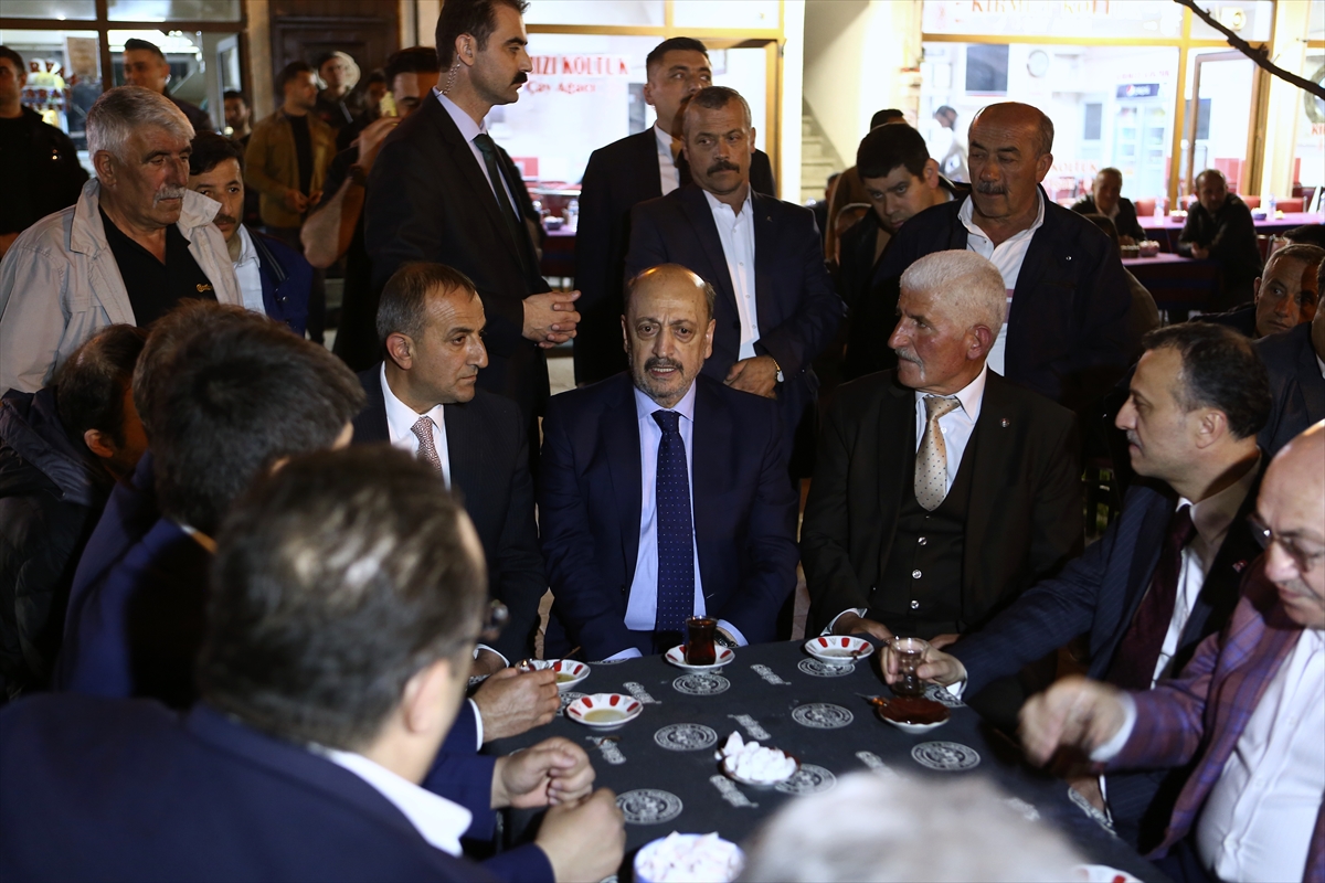Çalışma ve Sosyal Güvenlik Bakanı Bilgin, işçilerle iftar yaptı: