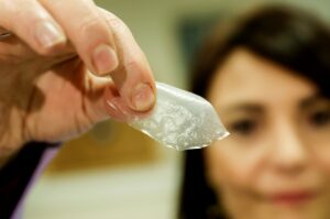 İSTANBUL (AA) – GÜLSELİ KENARLI – Kumaşa işledikleri ve led