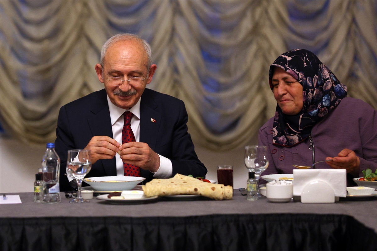 CHP Genel Başkanı Kılıçdaroğlu, ev hizmetlerinde çalışan kadınlarla iftar yaptı