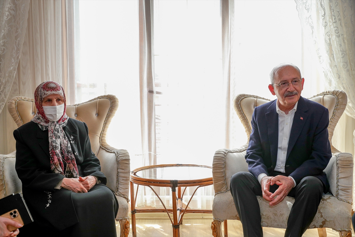 CHP Genel Başkanı Kılıçdaroğlu'ndan Zekeriya Beyaz'ın ailesine taziye ziyareti