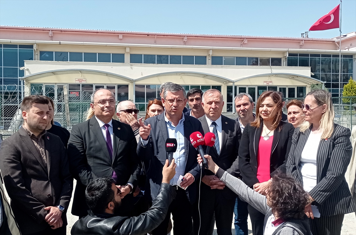 CHP Grup Başkanvekili Özel, Osman Kavala'yı cezaevinde ziyaret etti: