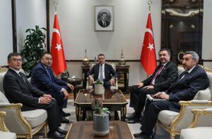 ANKARA (AA) – Cumhurbaşkanı Yardımcısı Fuat Oktay, Kırgızistan İçişleri Bakanı