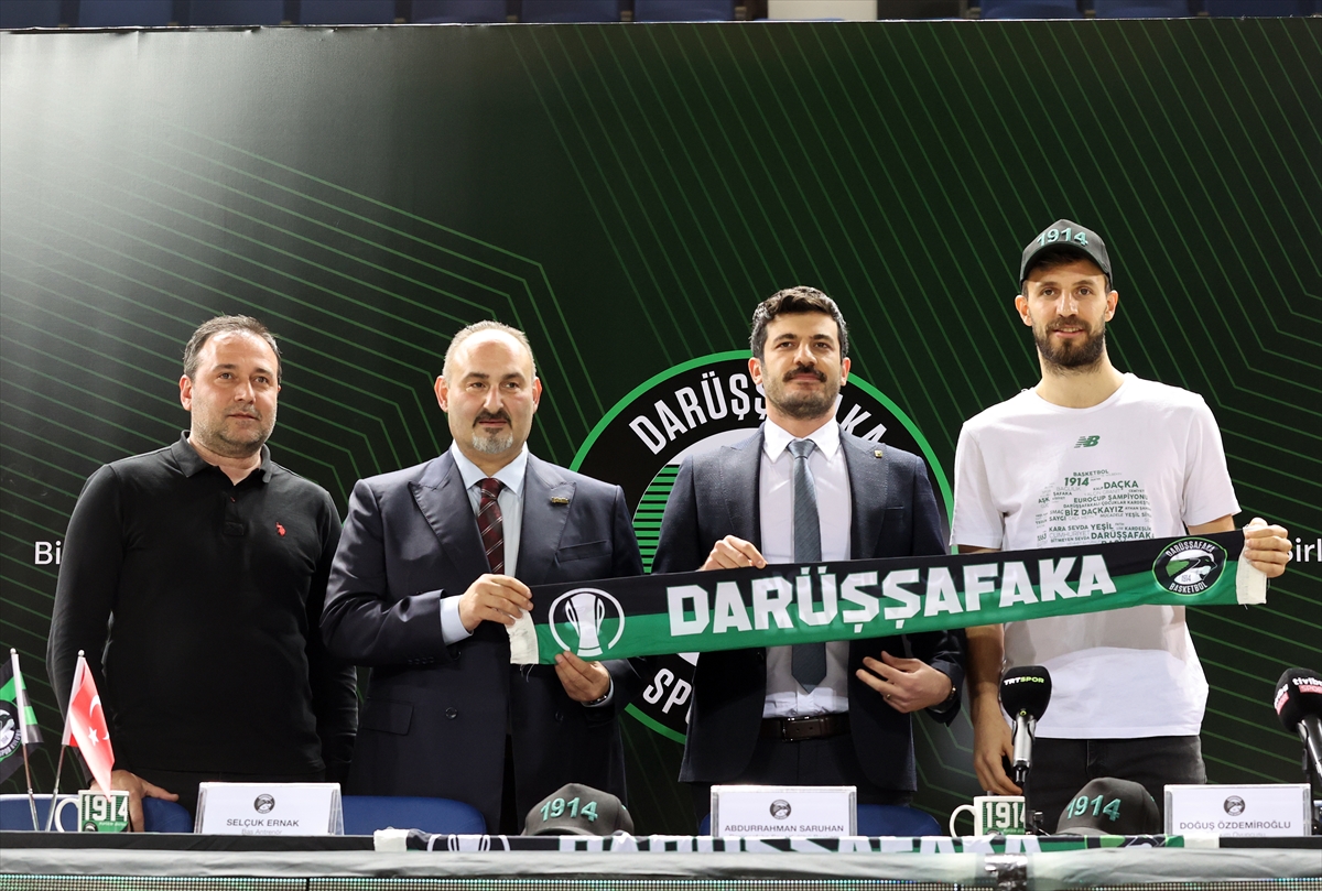 Darüşşafaka, Selçuk Ernak ve Doğuş Özdemiroğlu'nun sözleşmelerini uzattı