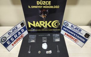 DÜZCE (AA) – Düzce'de uyuşturucu operasyonunda gözaltına alınan 4 zanlıdan
