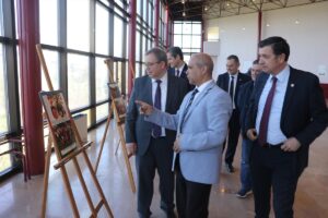 EDİRNE (AA) – Edirne'de, Romanların yaşamlarının anlatıldığı fotoğraf ve eğlence