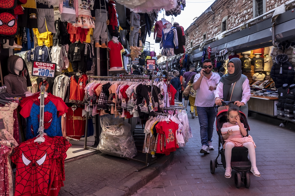 Eminönü'nde bayram alışverişi hareketliliği başladı