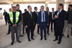 - "Bilerek, isteyerek karanlığı tercih edenlerin bu memleketi, milleti nasıl