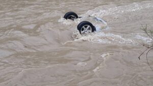 - Kazada Oltu Çayı'na düşen araçlardaki 1 kişi öldü, 2