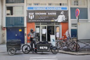 PARİS (AA) – Fransa’daki cumhurbaşkanı seçiminde bir seçmen, oyunu kullanan