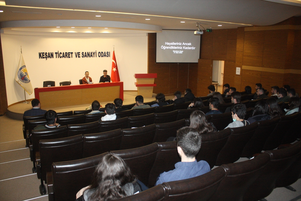 Google'dan burs alan engelli genç Edirne'de üniversite öğrencileriyle buluştu
