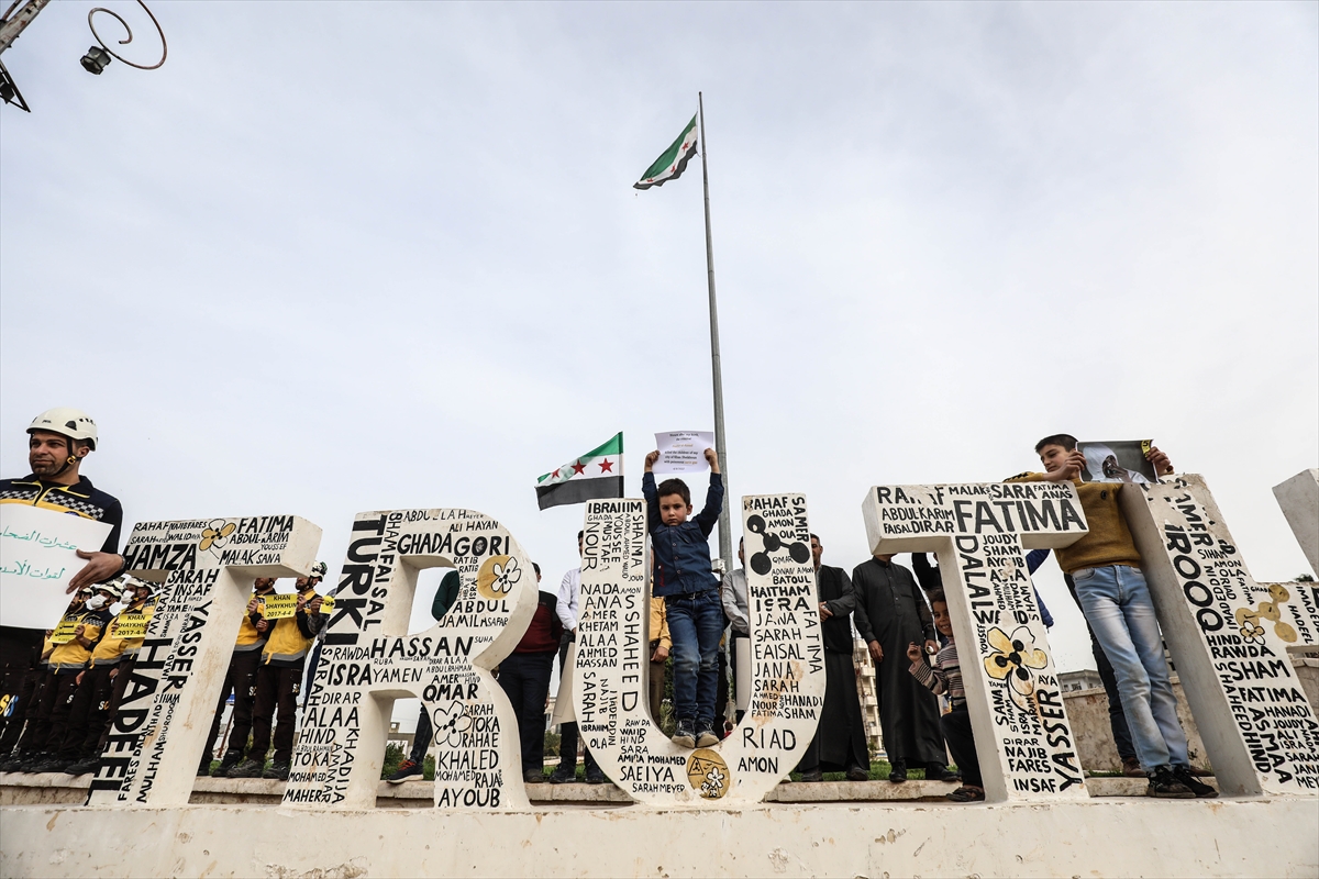 Han Şeyhun'daki kimyasal silah katliamı İdlib'de protesto edildi