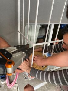 HATAY (AA) – Hatay'ın Antakya ilçesinde, kafası demir balkon korkuluğuna