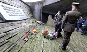 - Ülkenin en büyük toplama kampı Jasenovac'da öldürülen 83 binden