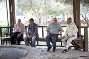 ADANA (AA) – EREN BOZKURT – Hayatlarını huzurevinde sürdüren yaşlılar,