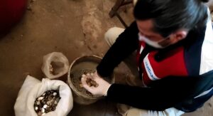 - Şüphelinin kaçak darphaneye dönüştürdüğü Başakşehir'deki deposunda 10 bin adet