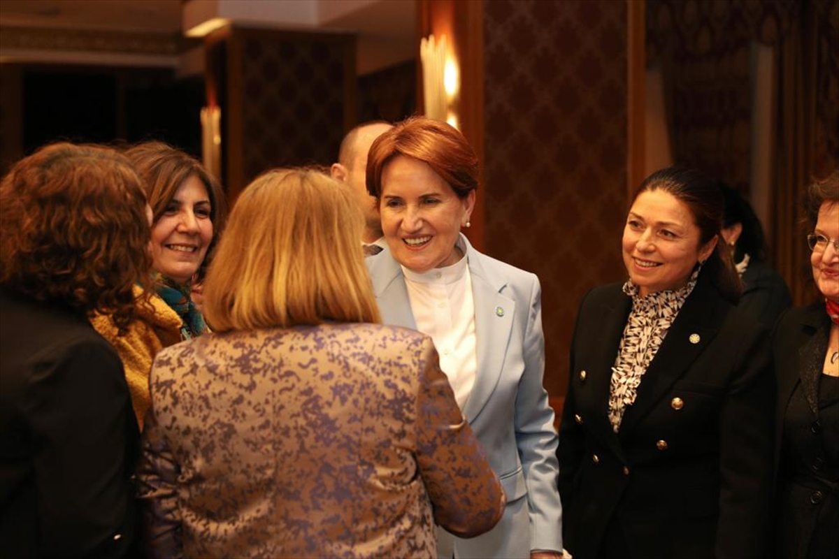 İYİ Parti Genel Başkanı Akşener, Ankara'da kadın muhtarlarla iftarda bir araya geldi: