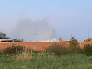 - İtfaiye ekiplerinin yangına müdahalesi sürüyor 