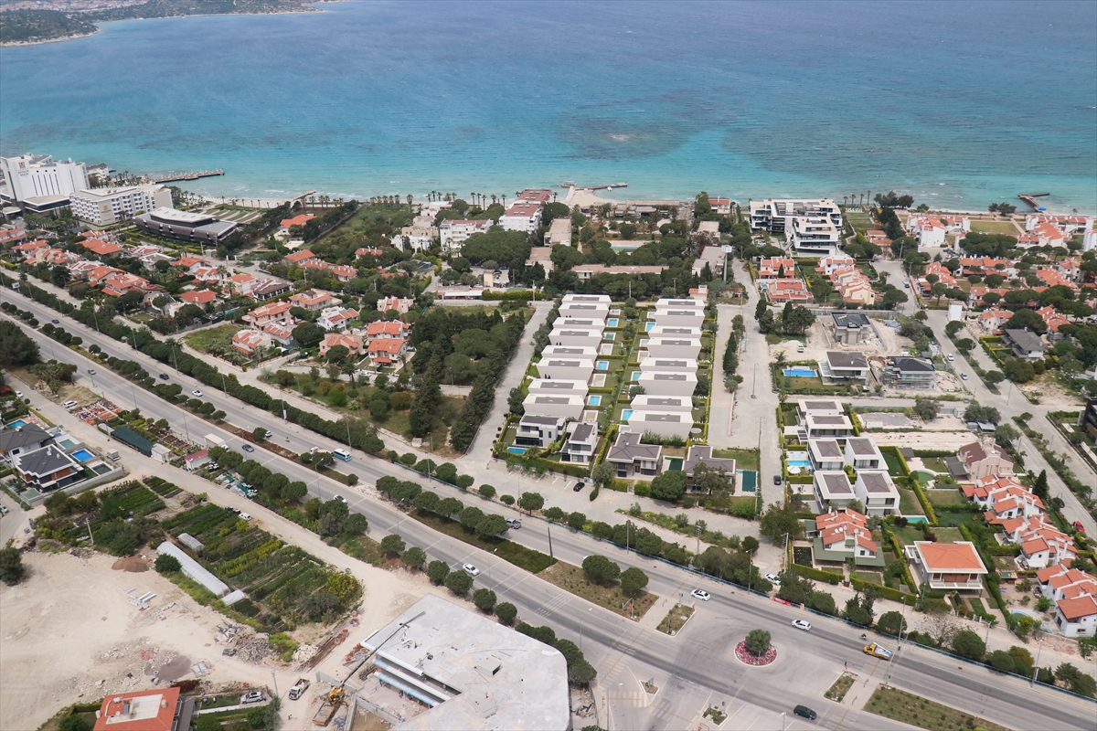 İzmir'de kara yollarındaki bayram yoğunluğuna helikopter destekli denetim