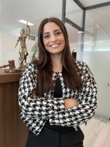 İZMİR (AA) – İzmir'de, kendilerini inşaat firması sahibi gibi gösterip