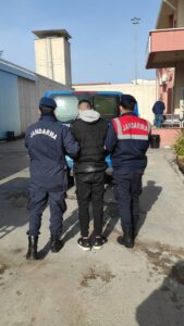 İZMİR (AA) – İzmir'de düzenlenen terör operasyonlarında 5 kişi gözaltına