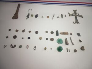 KARAMAN (AA) – Karaman'ın Ermenek ilçesinde otomobilinin bagajında otların arasına