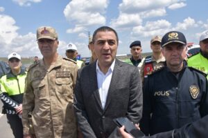 ARDAHAN (AA) – İçişleri Bakanlığının "Bayramınız kemerli olsun" uygulaması kapsamında