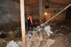 KARS (AA) – Kars'ın Arpaçay ilçesinde etkili olan karla karışık